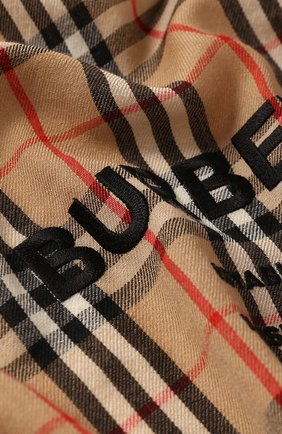 Женский бежевый кашемировый шарф Burberry, арт. 8009293 купить в ЦУМ | Фото №2 Кашемировый шарф Burberry бежевый | Фото №2