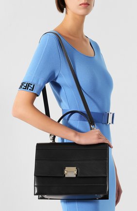 Женская сумка valentino garavani vcase medium VALENTINO черного цвета по цене 165500 руб., арт. RW0B0D98/KKZ | Фото 5 Женская сумка valentino garavani vcase medium VALENTINO черного цвета, арт. RW0B0D98/KKZ | Фото 5