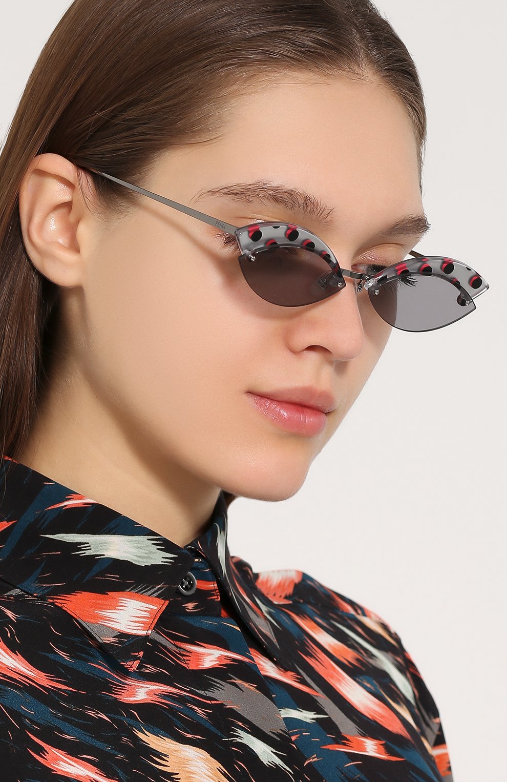 Женские солнцезащитные очки FENDI серого цвета по цене 28750 руб., арт. 0370 KB7 | Фото 2 Женские солнцезащитные очки FENDI серого цвета, арт. 0370 KB7 | Фото 2