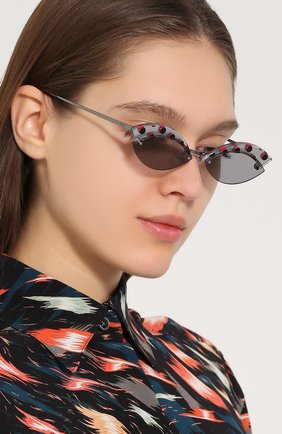 Женские солнцезащитные очки FENDI серого цвета по цене 28750 руб., арт. 0370 KB7 | Фото 2 Женские солнцезащитные очки FENDI серого цвета, арт. 0370 KB7 | Фото 2