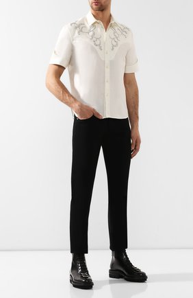 Мужская хлопковая рубашка SAINT LAURENT белого цвета по цене 156500 руб., арт. 551141/Y570U | Фото 2 Мужская хлопковая рубашка SAINT LAURENT белого цвета, арт. 551141/Y570U | Фото 2 (Длина (для топов): Стандартные; Материал внешний: Хлопок; Статус проверки: Проверена категория, Проверено; Мужское Кросс-КТ: Рубашка-одежда; Рукава: Короткие; Принт: С принтом; Случай: Повседневный; Воротник: Кент)