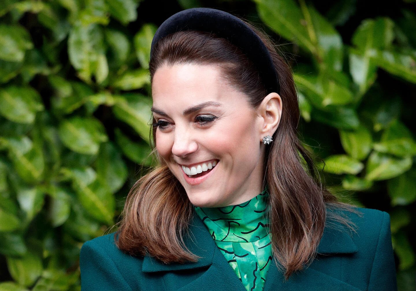 Нарядный обруч в волосах — аксессуар, без которого не обойтись в этом сезоне 